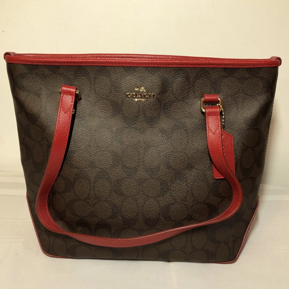 COACH GALLERY PURSE. Brown signature canvass. Gold hardware. Medium size. NEW - Picture 5 of 12